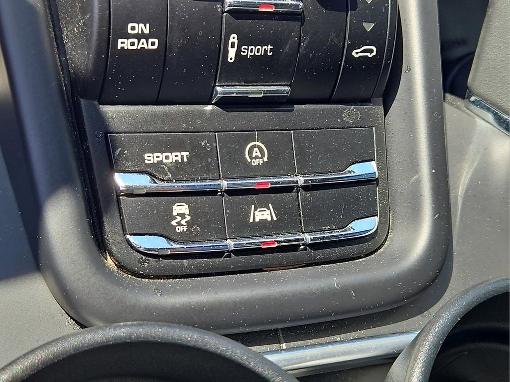 Used 2014 Porsche Cayenne Turbo AWD/4WD image 24