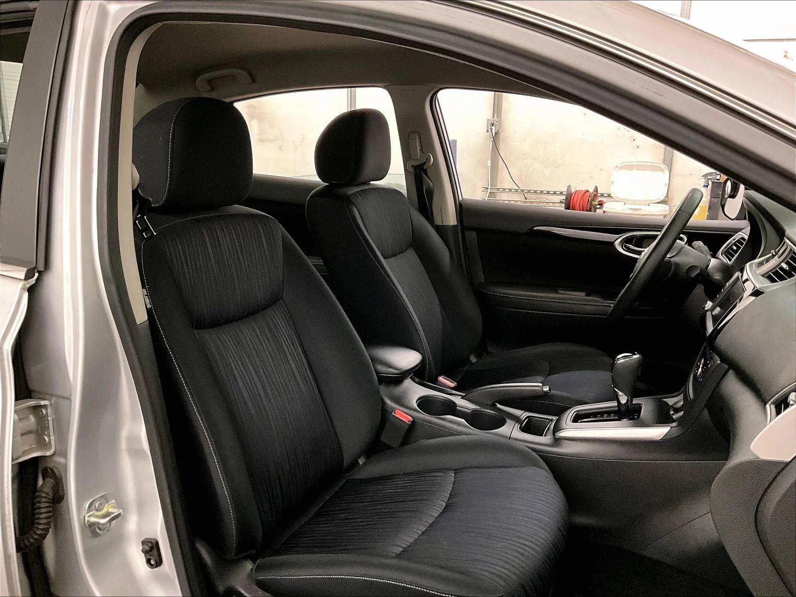 Used 2019 Nissan Sentra SV FWD image 7
