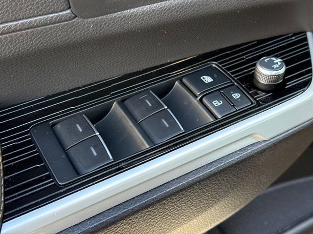 Used 2025 Toyota Sienna XLE Woodland Edition image 23