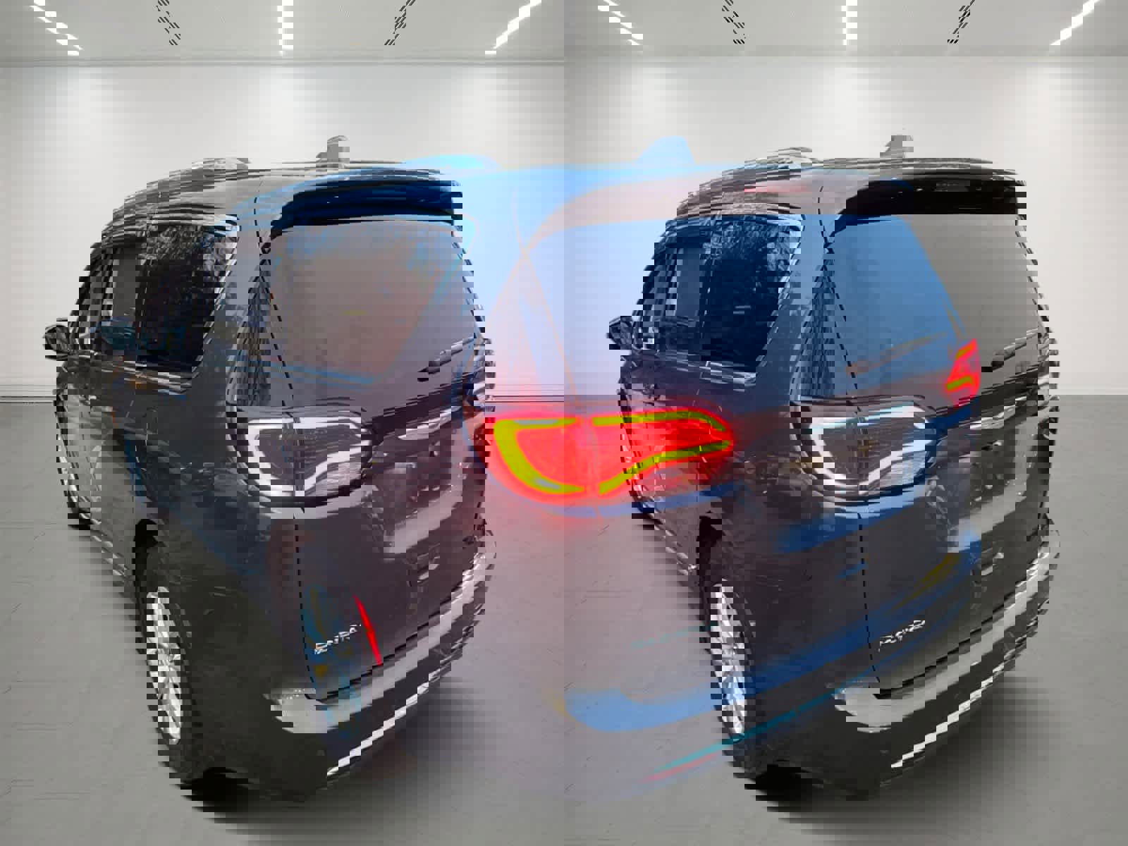 Used 2019 Chrysler Pacifica Touring-L image 4