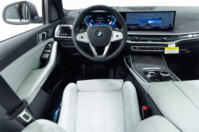 Certified 2025 BMW X7 xDrive40i image 3
