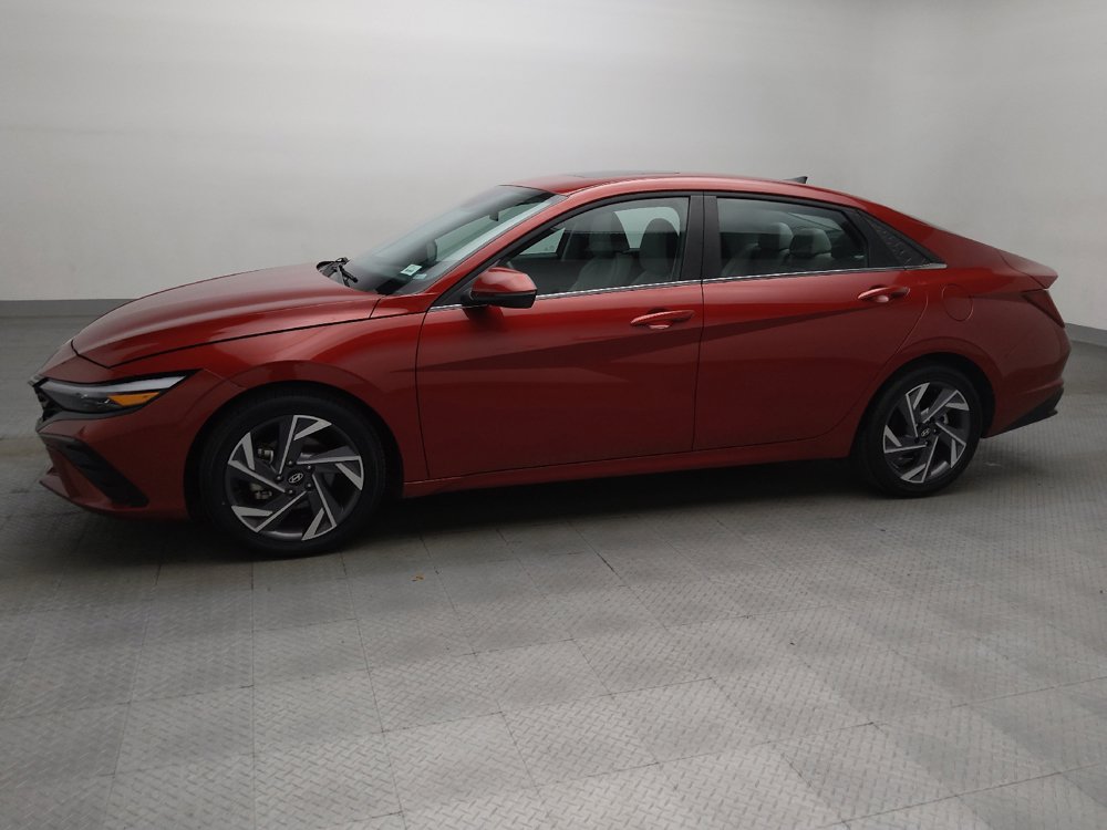 Used 2025 Hyundai Elantra Limited FWD image 2