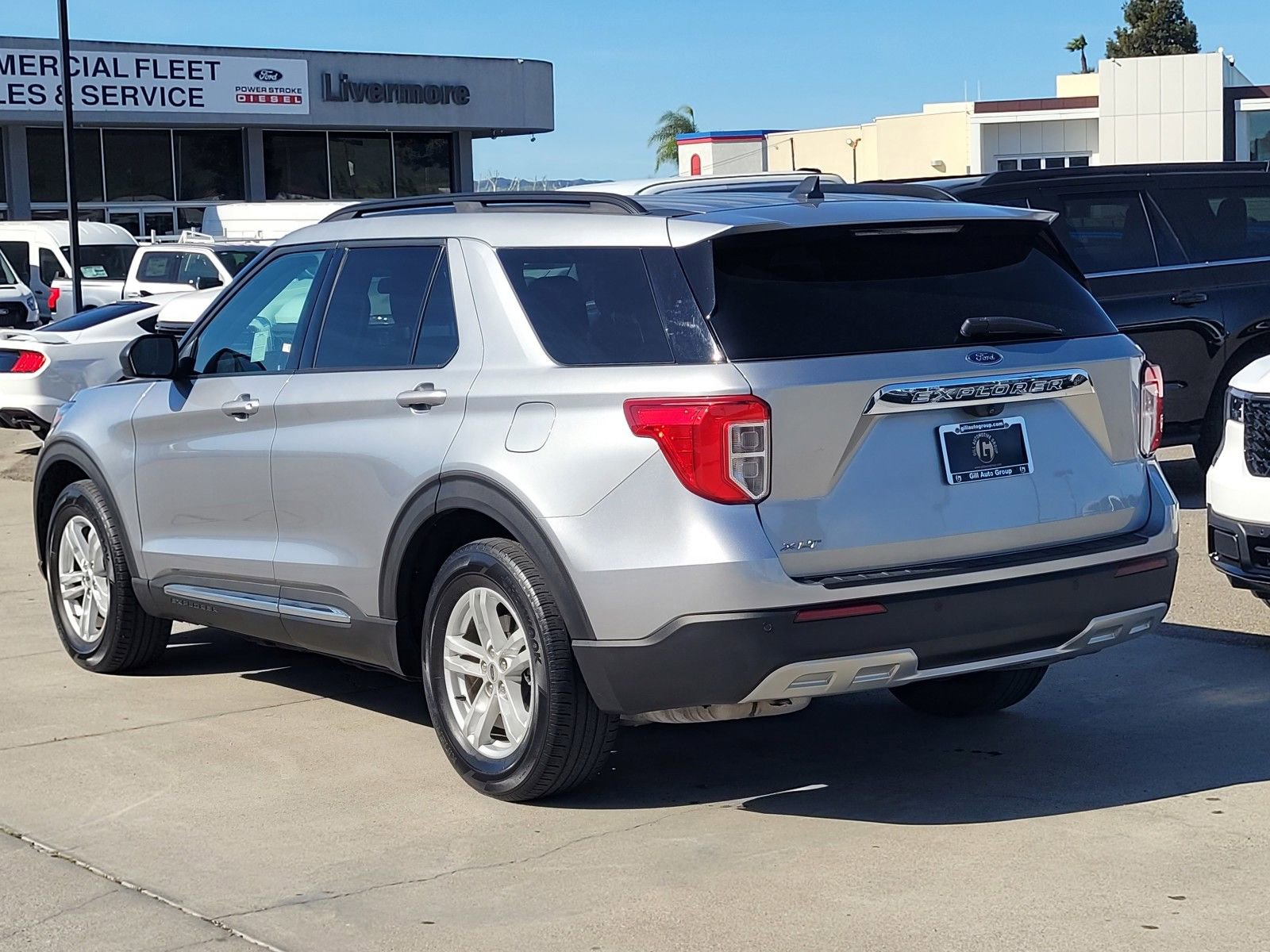 Used 2022 Ford Explorer XLT w/ Equipment Group 202A image 6