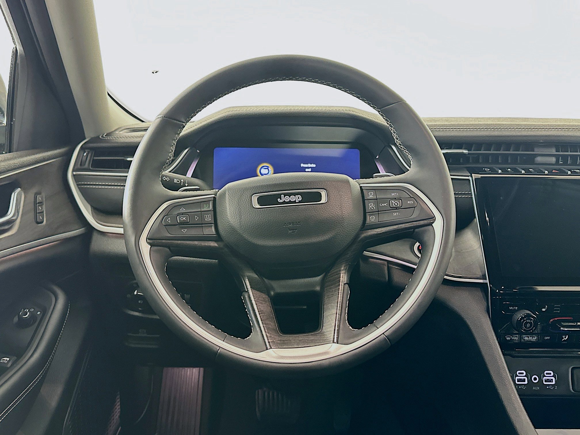 Used 2023 Jeep Grand Cherokee Limited w/ Trailer Tow Prep Group (B) image 18