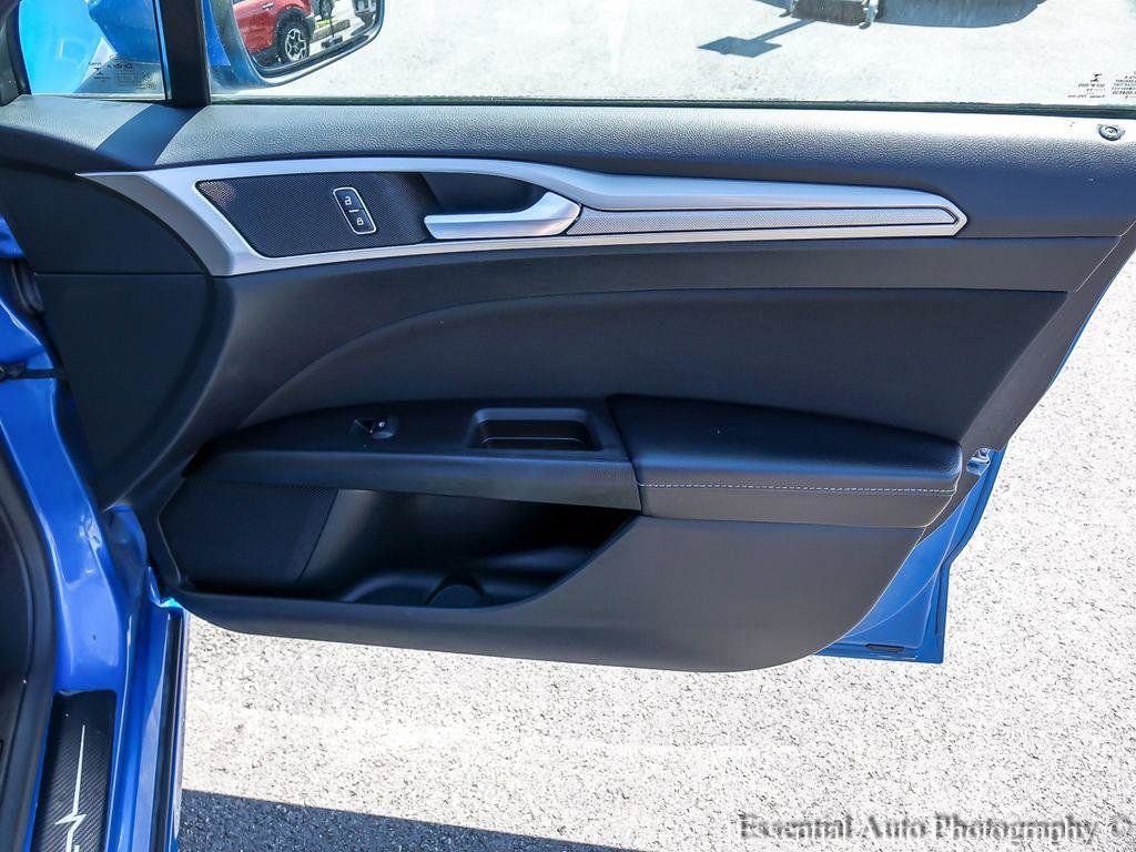 Used 2019 Ford Fusion SE image 24
