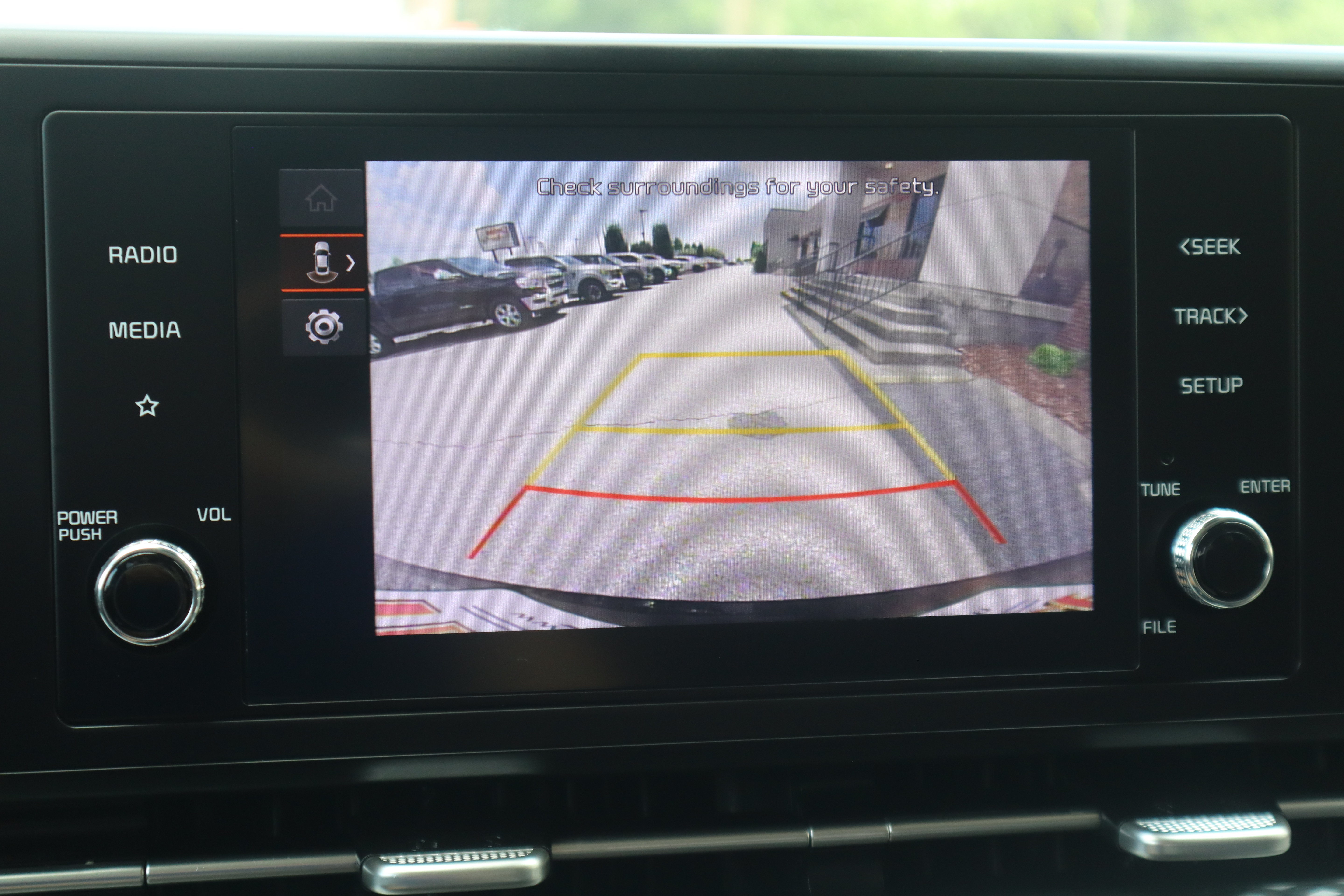 Used 2023 Kia Carnival LX FWD image 18