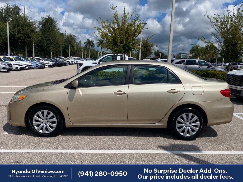 Used 2013 Toyota Corolla LE FWD image 27