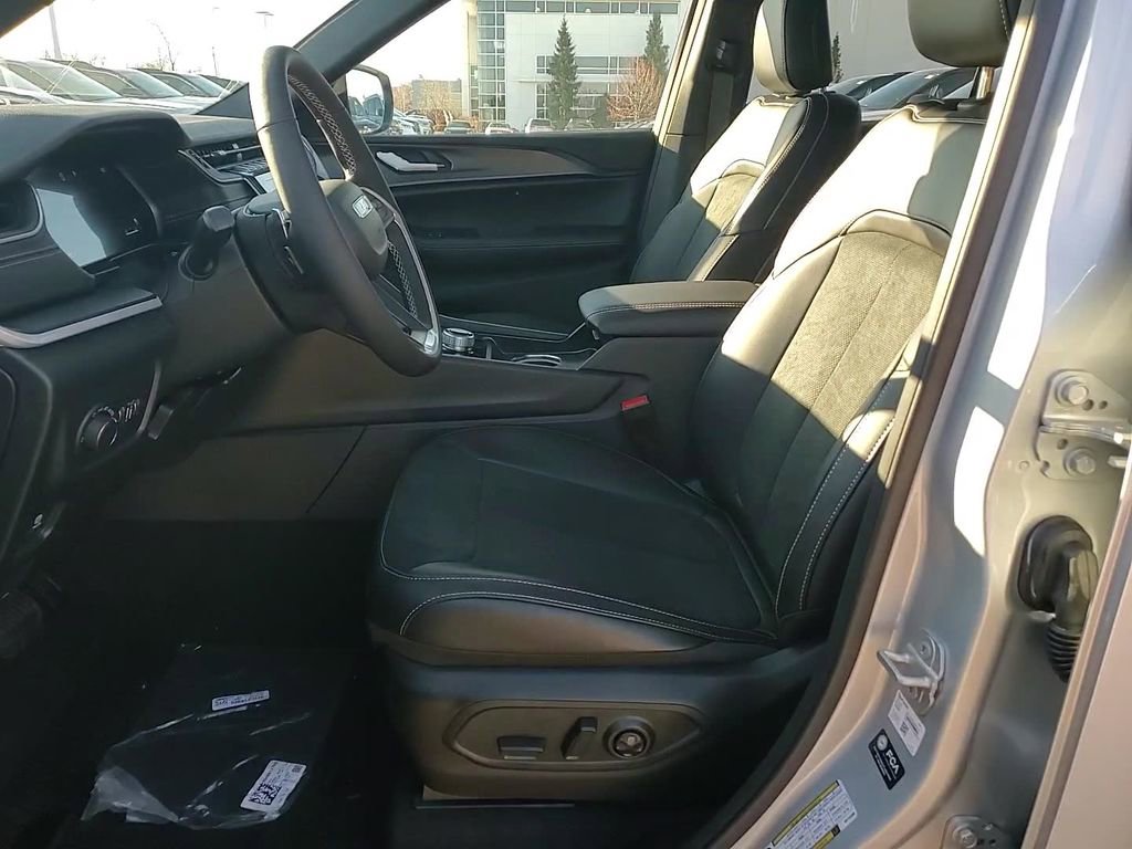 New 2025 Jeep Grand Cherokee Altitude image 10