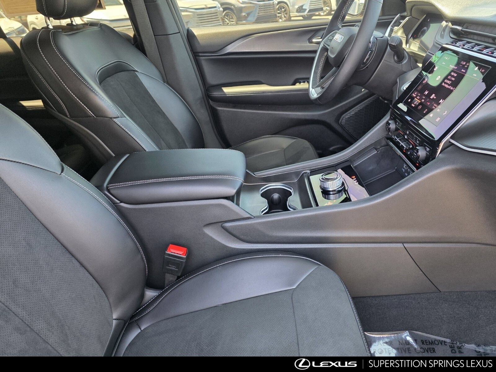 Used 2025 Jeep Grand Cherokee Altitude AWD/4WD image 29