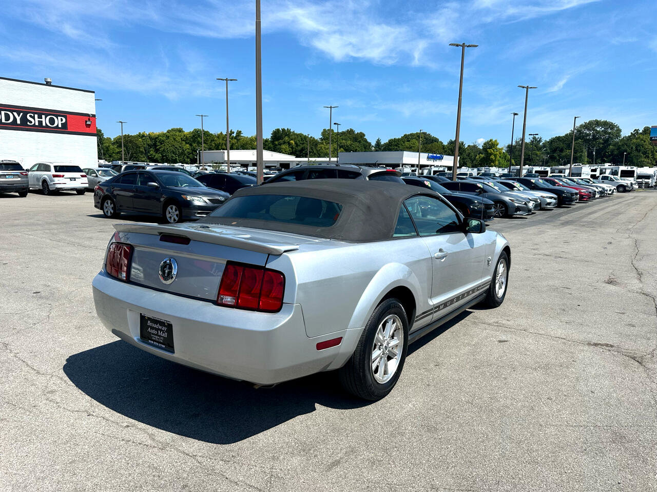 Used 2009 Ford Mustang Convertible image 3