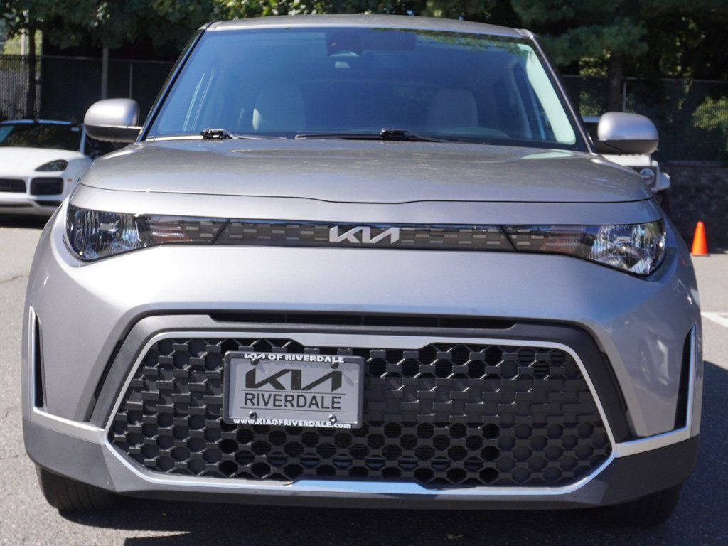 Used 2025 Kia Soul LX w/ LX Technology Package FWD image 9