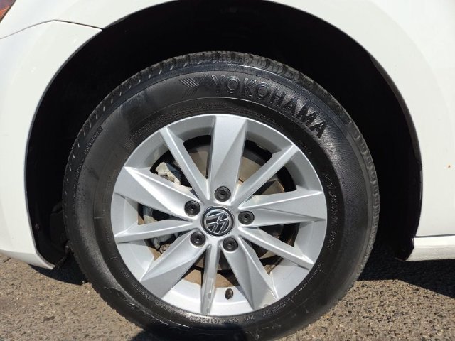 Used 2016 Volkswagen Golf S FWD image 26