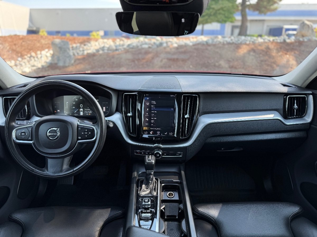 Used 2019 Volvo XC60 T5 Momentum w/ Premium Package AWD/4WD image 25