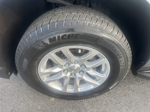 Used 2021 Chevrolet Suburban LS w/ Driver Alert Package image 7