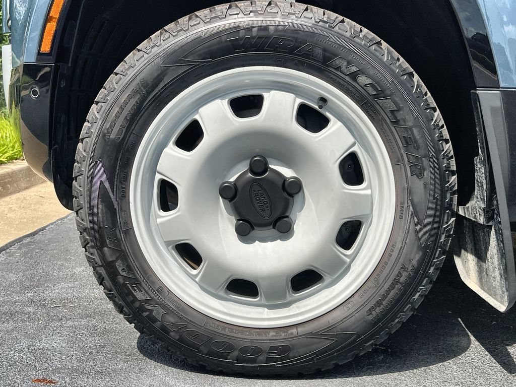 Certified 2025 Land Rover Defender 110 S AWD/4WD image 10
