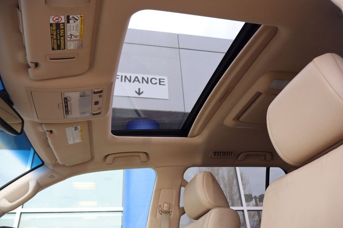 Used 2013 Toyota Land Cruiser image 26