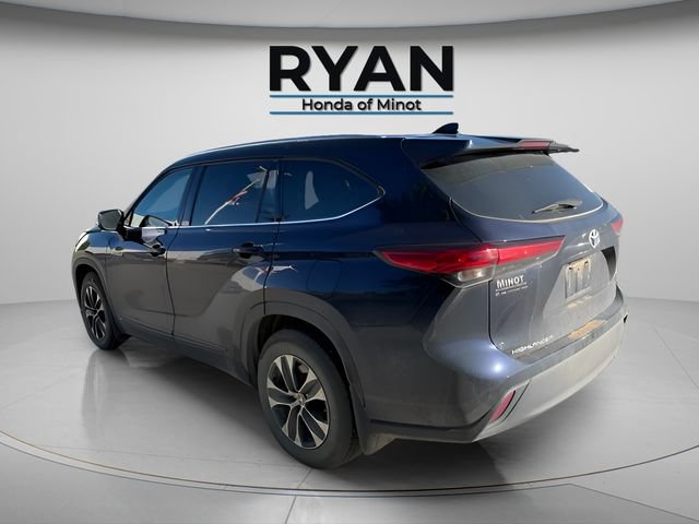 Used 2020 Toyota Highlander XLE AWD/4WD image 5