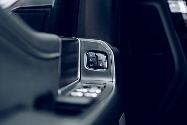 New 2026 Ford F250 Lariat w/ Black Appearance Package image 27