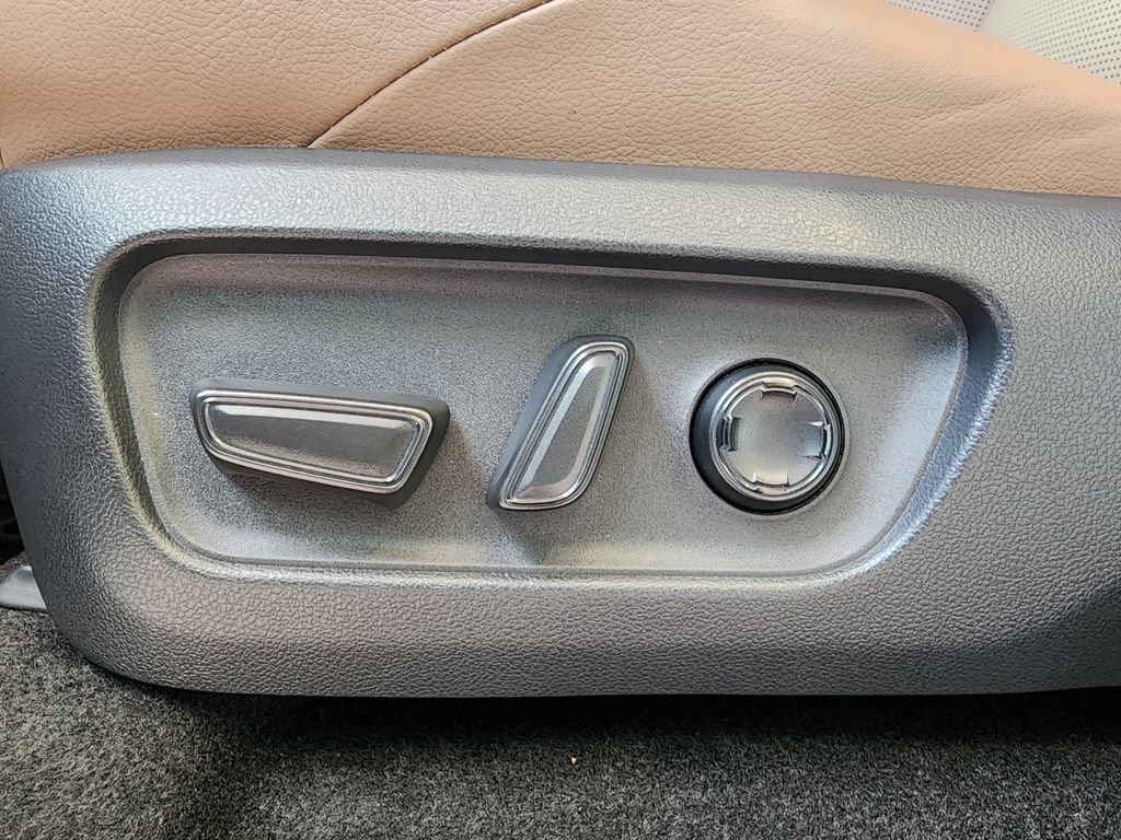 Used 2026 Toyota 4Runner Limited AWD/4WD image 16