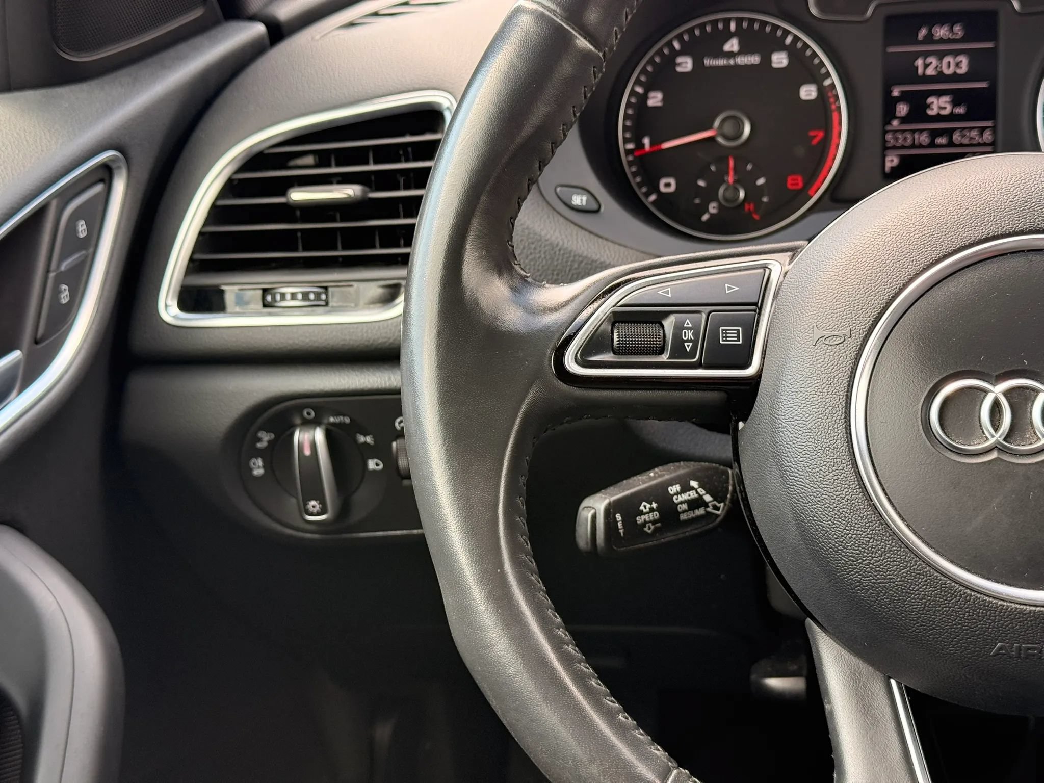 Used 2018 Audi Q3 2.0T Premium Plus w/ Premium Plus Package FWD image 17