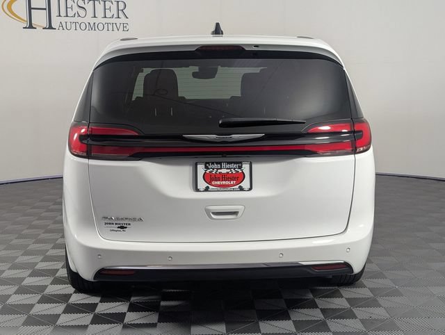 Used 2025 Chrysler Pacifica Select FWD image 6