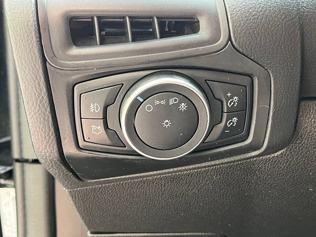 Used 2017 Ford Focus SEL FWD image 32