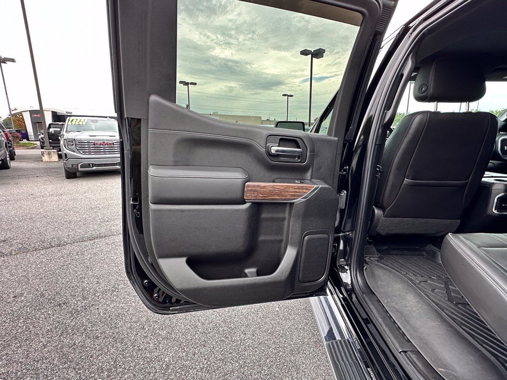 Used 2019 Chevrolet Silverado 1500 High Country w/ Technology Package AWD/4WD image 27