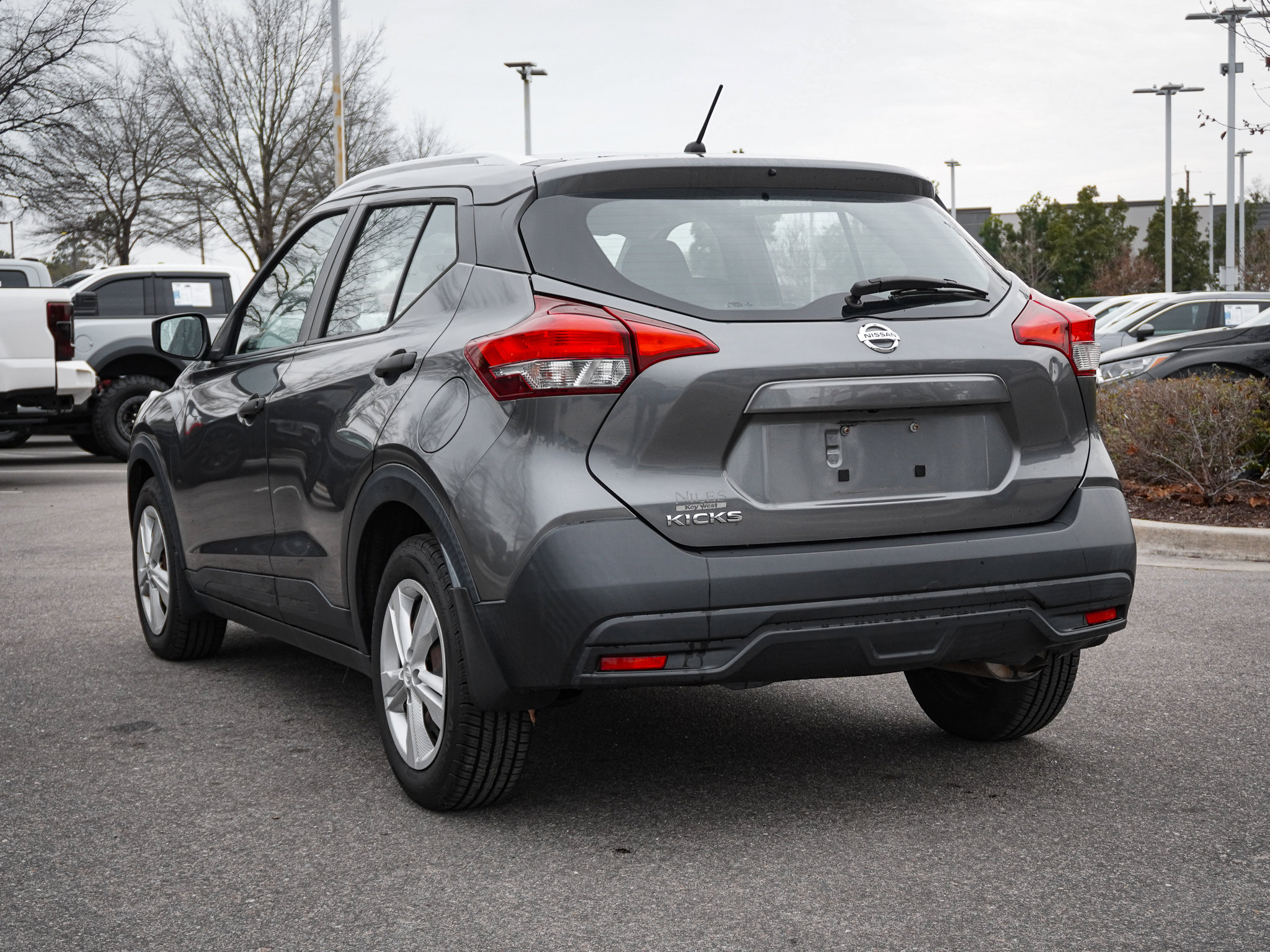 Used 2019 Nissan Kicks S image 9