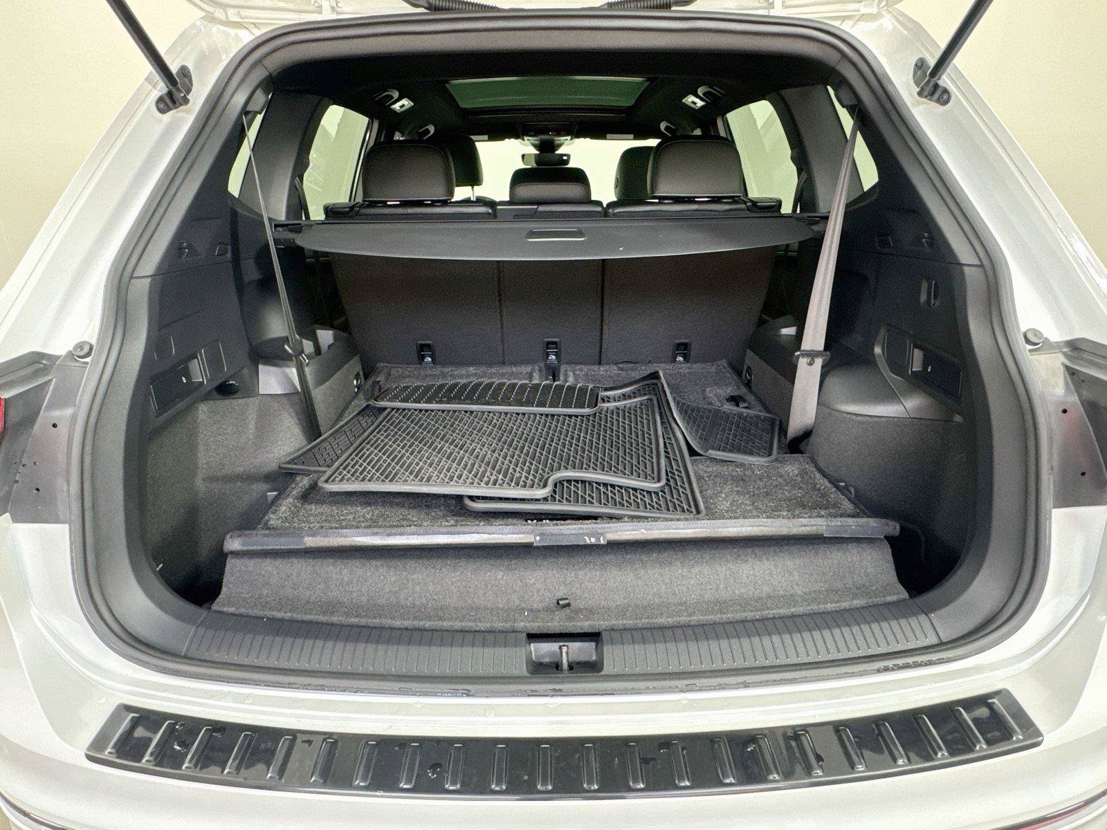 Certified 2023 Volkswagen Tiguan SE R-Line FWD image 25
