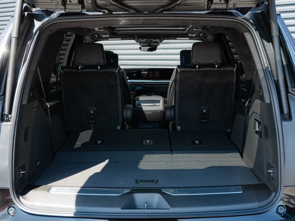 Used 2026 Cadillac Escalade V w/ LPO, ONYX Package image 35