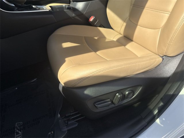 Used 2023 Toyota RAV4 XLE Premium image 12