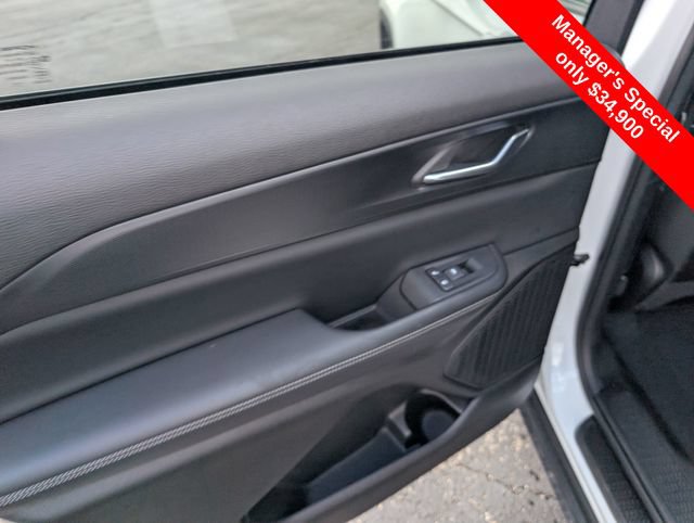 Used 2024 Jeep Grand Cherokee L Altitude AWD/4WD image 10