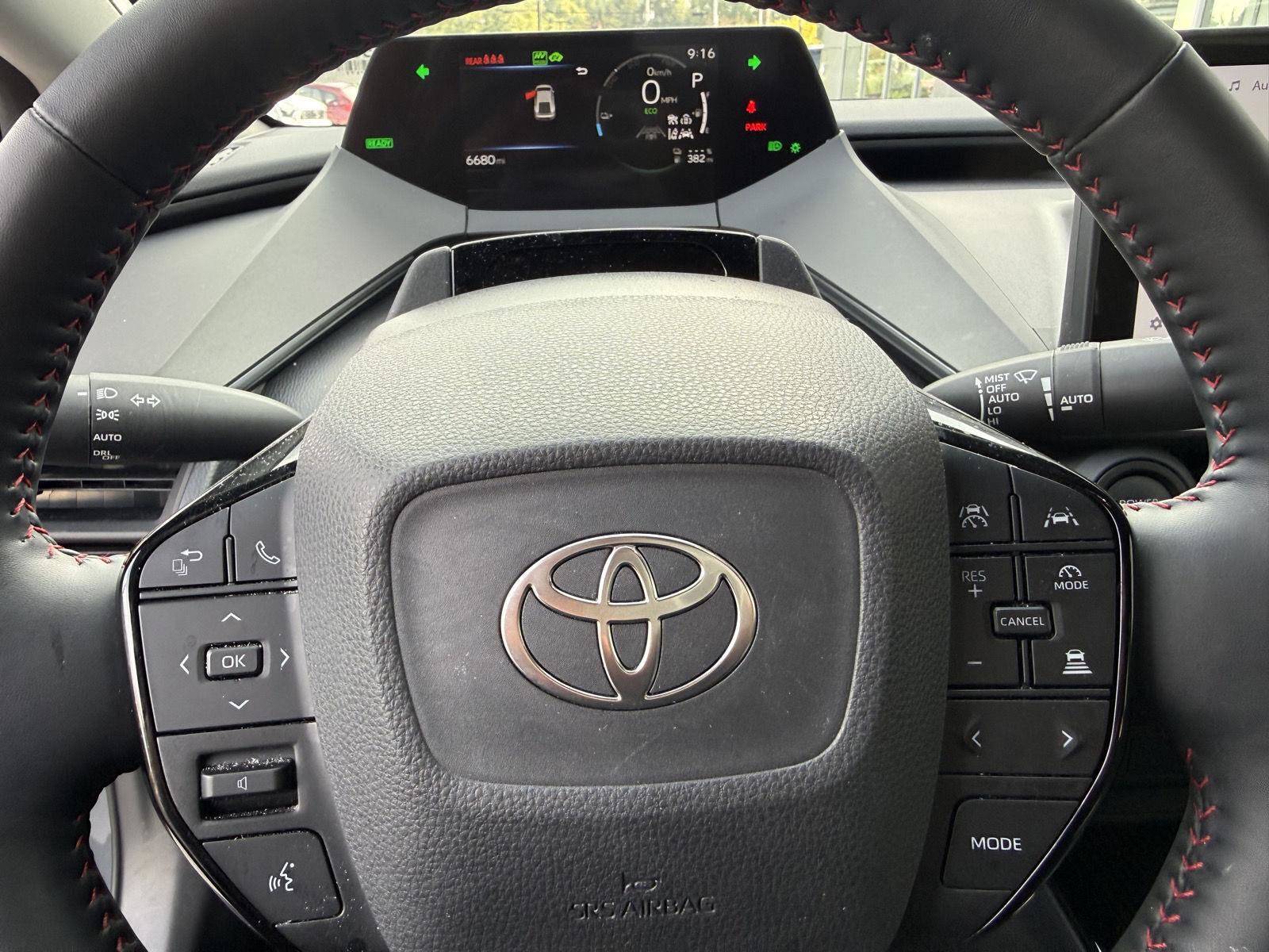 Used 2025 Toyota Prius Plug-In Hybrid FWD image 17