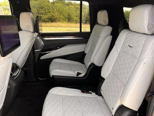 New 2026 Cadillac Escalade ESV Platinum Sport w/ LPO, Floor Liner Package AWD/4WD image 28