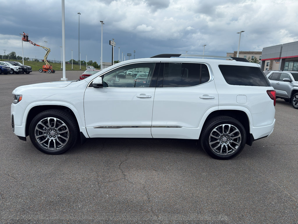 Used 2023 GMC Acadia Denali w/ Denali Technology Package FWD image 2