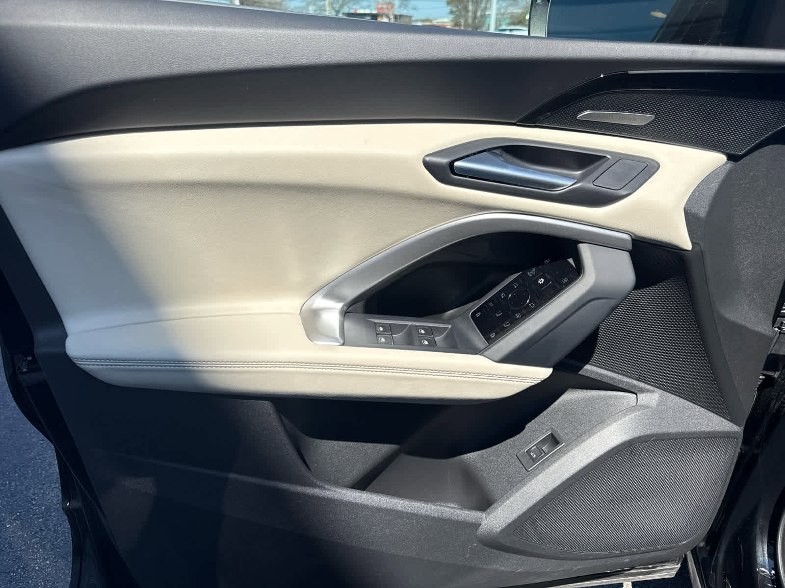 Used 2025 Audi Q5 Premium Plus w/ Premium Plus image 8