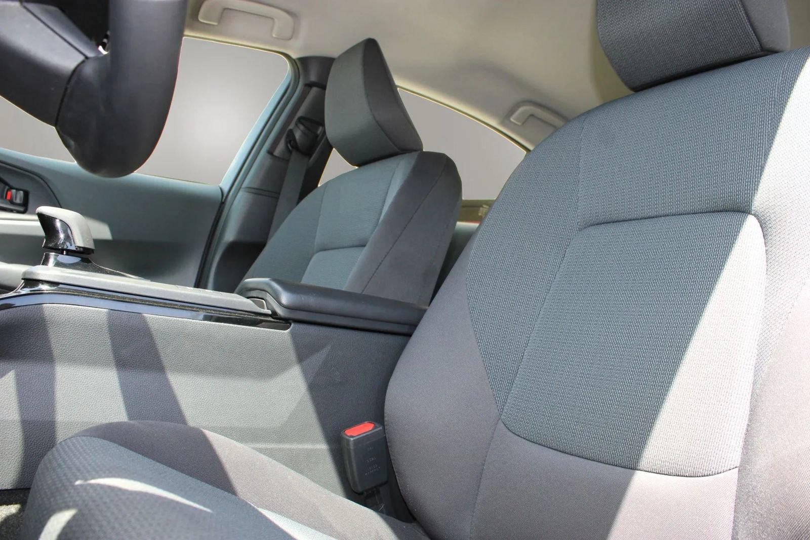 Used 2025 Toyota Prius LE FWD image 42