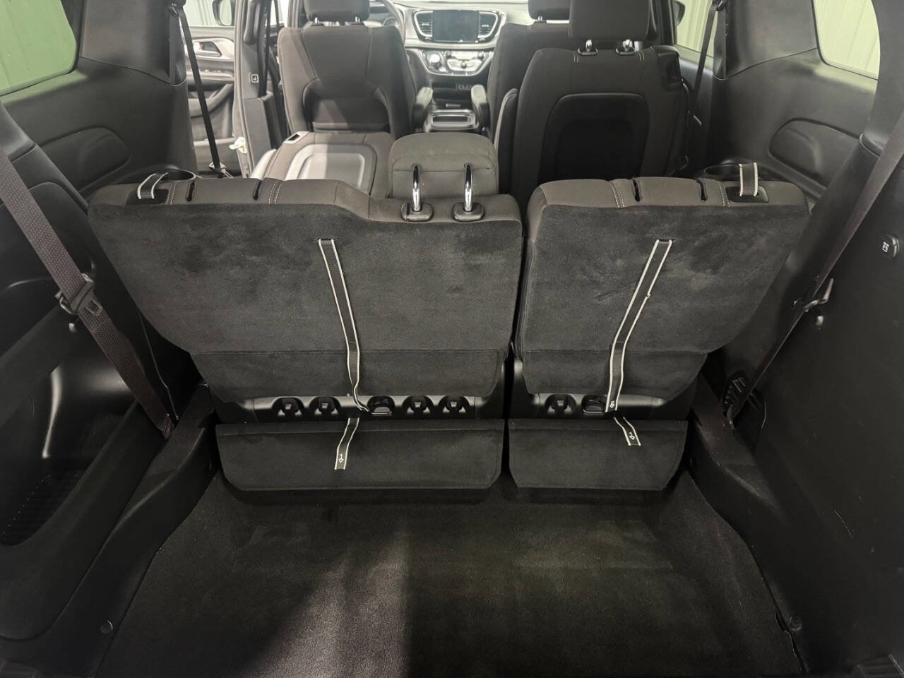 Used 2023 Chrysler Pacifica Touring image 10