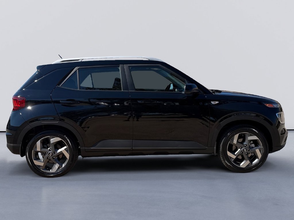 New 2026 Hyundai Venue SEL FWD image 2