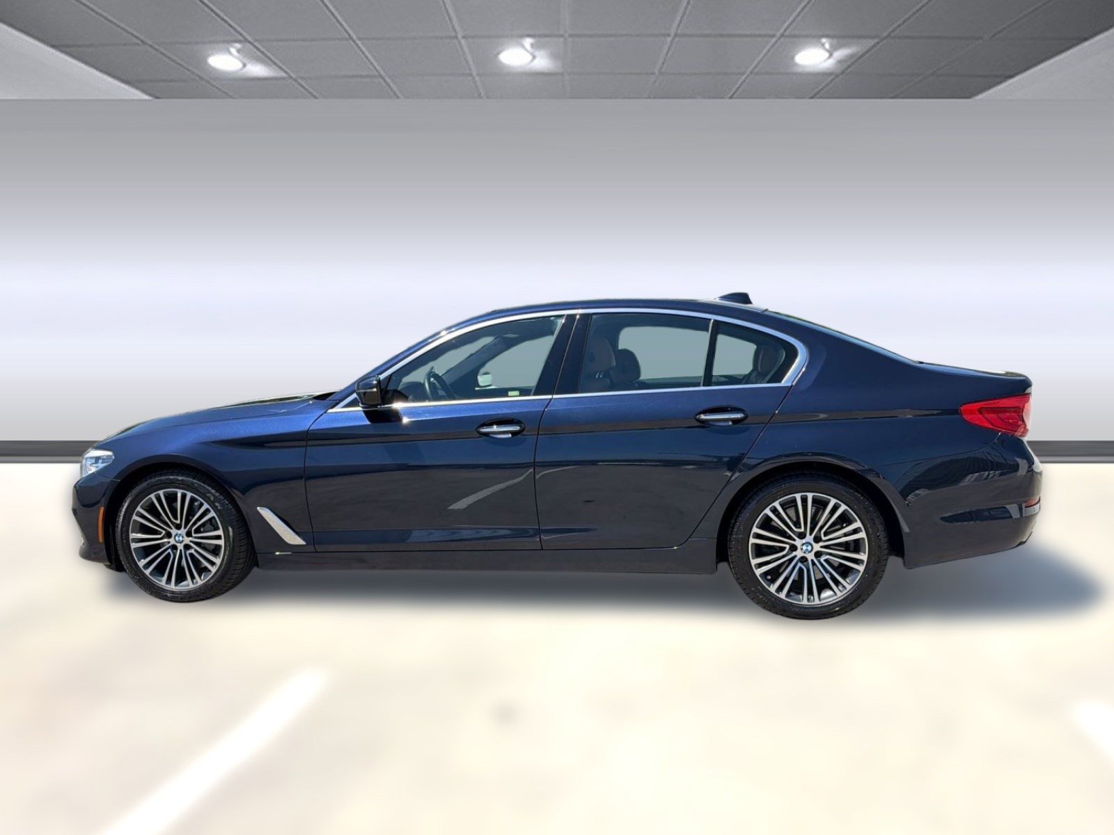 Used 2018 BMW 540i xDrive image 2