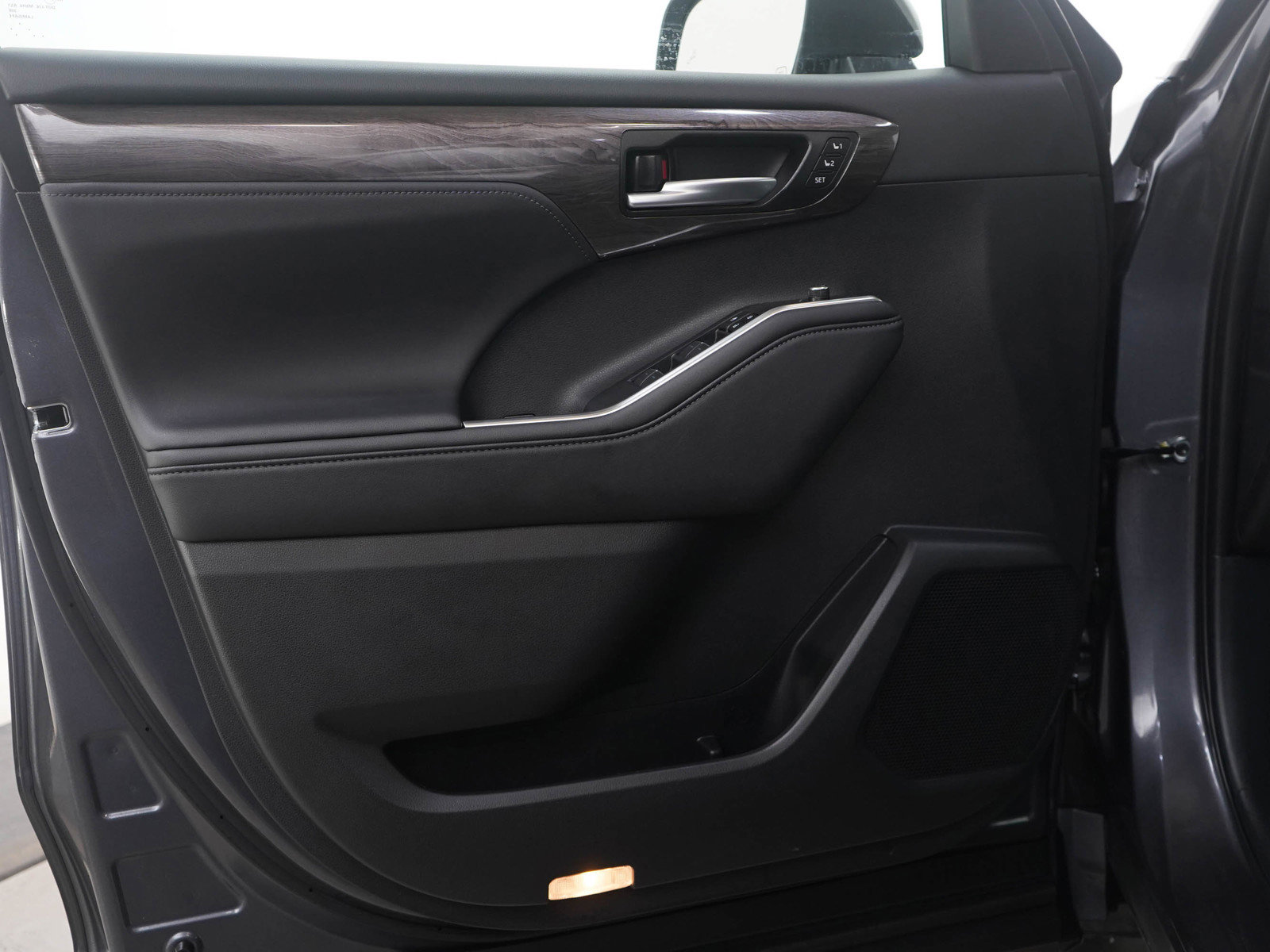 Used 2025 Toyota Highlander Platinum image 21