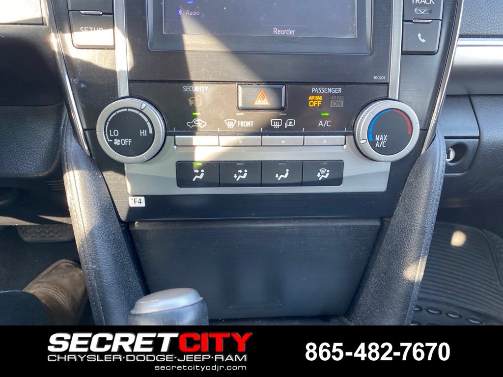 Used 2014 Toyota Camry SE FWD image 17