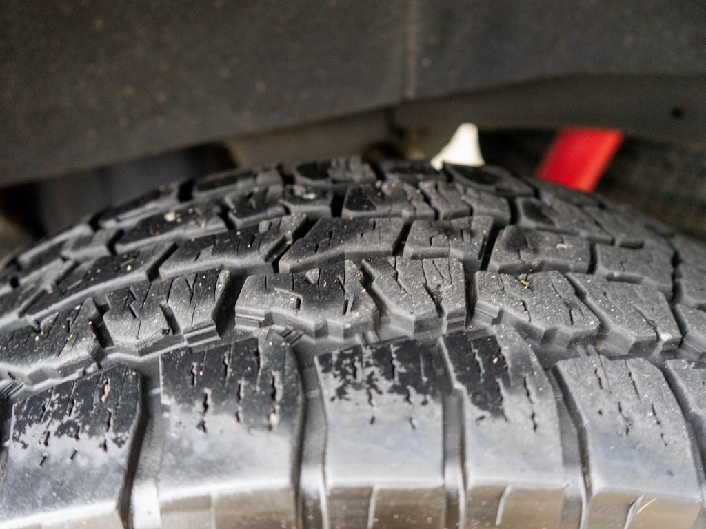 Used 2021 GMC Sierra 2500 AT4 image 33