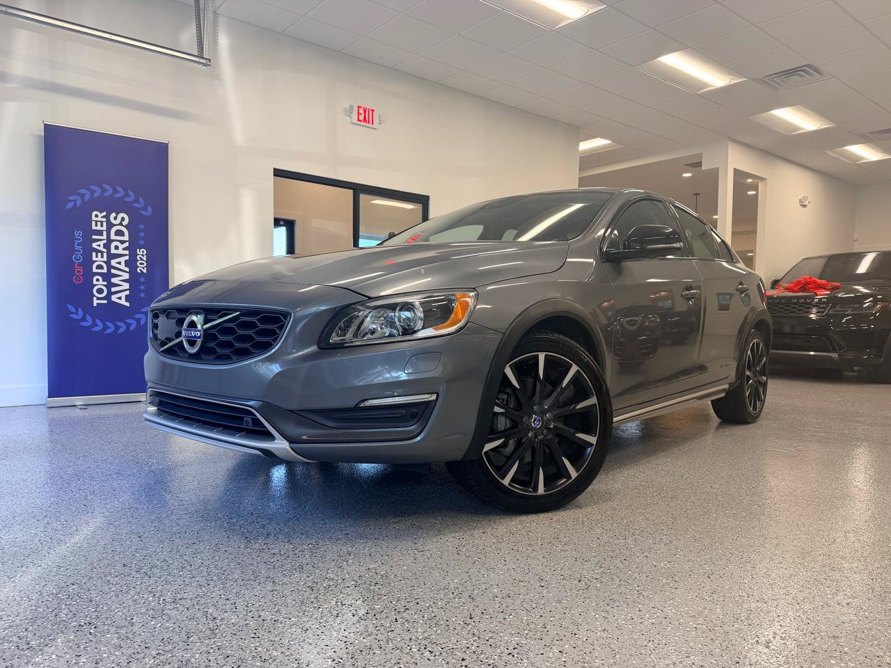 Used 2016 Volvo S60 T5 Cross Country Platinum AWD/4WD image 2