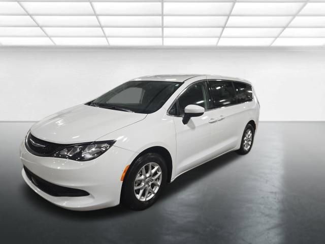 Used 2023 Chrysler Voyager LX image 8