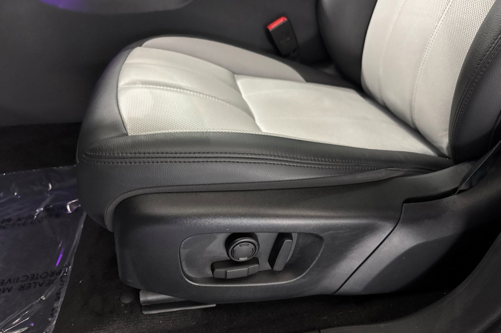 Used 2024 Land Rover Range Rover Evoque Dynamic SE image 14