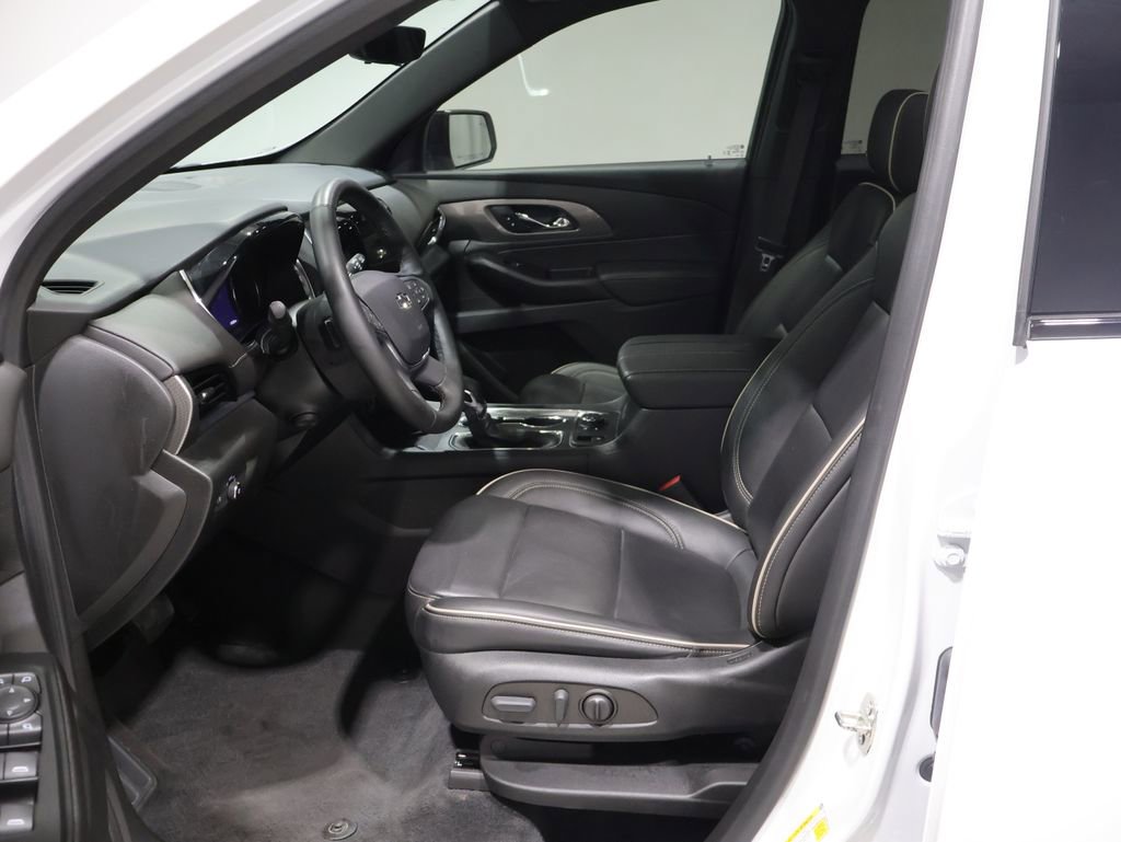 Used 2023 Chevrolet Traverse Premier w/ Redline Edition AWD/4WD image 13