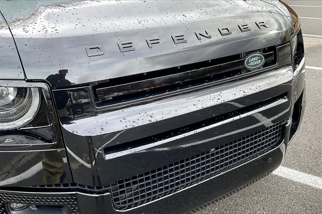Used 2025 Land Rover Defender 110 V8 image 33