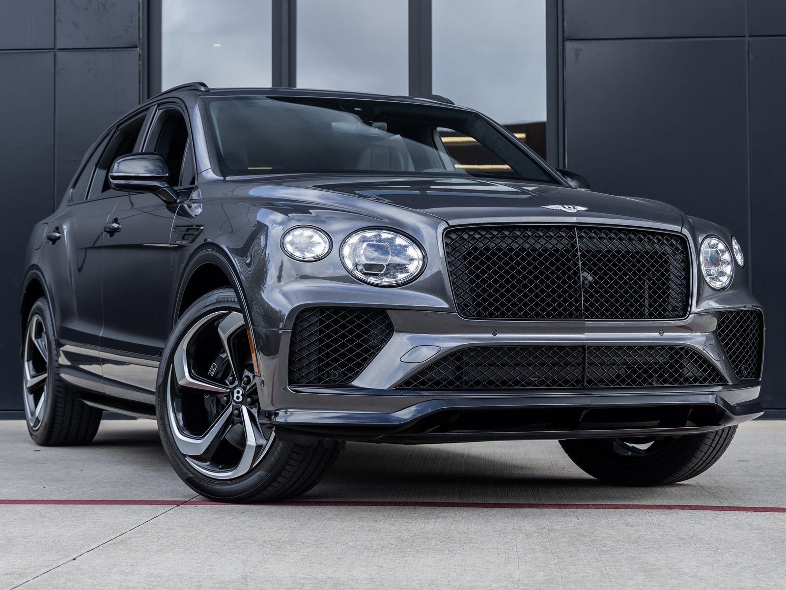 Used 2022 Bentley Bentayga image 2