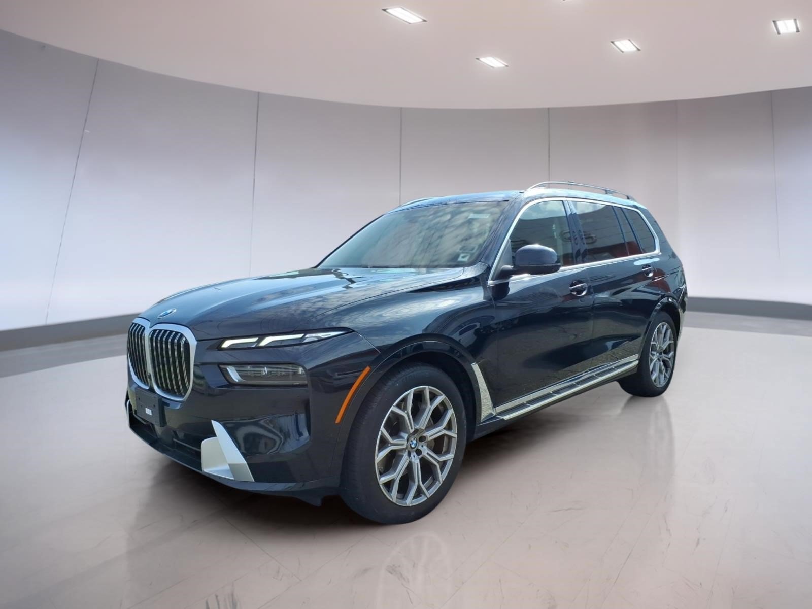 Used 2024 BMW X7 xDrive40i w/ Executive Package AWD/4WD image 2